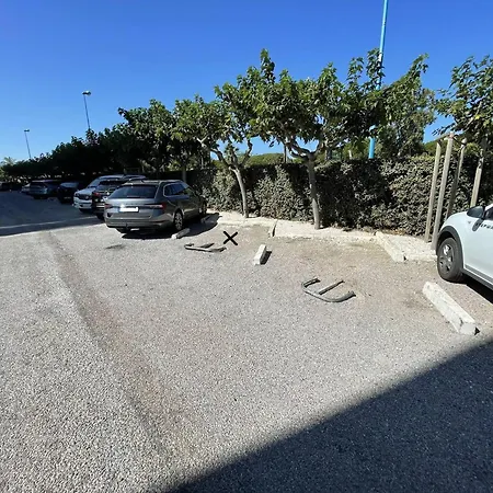 Saint-cyprien : T2 Confortable En Bord De Avec Parking Et Animaux Admis - Fr-1-106-106 *