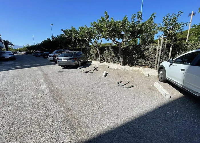 Saint-cyprien : T2 Confortable En Bord De Avec Parking Et Animaux Admis - Fr-1-106-106 *